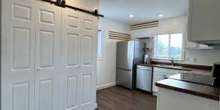 Immediate Move-In! Renovated 2BR House Near Ball State w/ Fireplace & Outdoor Space Gallery 12