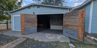 2/1 House With a Detached Garage / Garage Has Pool Table & Bathroom / Large Corner Lot / NBISD Gallery 33