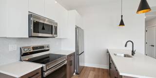 720 Thompson Street Gallery 26