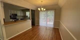 15112 Lincoln Cir – 3 Bed/2 Bath Split Entry in Millard School District | Fireplace, Deck, Fenced Yard Gallery 5
