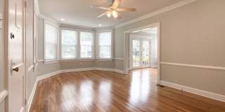 Bright & Spacious 2BR Unit w/ Bay Windows! Gallery 3