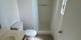 Large 2/2 Waikiki Condo with Parking, Lanai, A/C & W/D in unit! Gallery 10