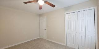 HUGE PRICE REDUCTION & READY FOR MOVE IN - AVAILABLE NOW! Gallery 15