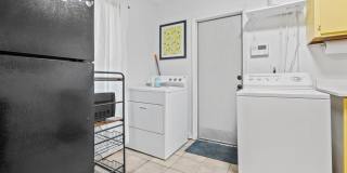 Charming Duplex with Fenced Yard Near Daffin Park – 1306 E 53rd St Gallery 10