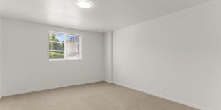Spacious 5 Bed Kaysville Home with 3-Car Garage Gallery 32
