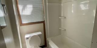 4 bedroom 1 1/2 bath single family house with yard. Gallery 39