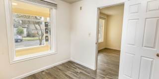 Charming Multi-Unit Living in Prime Northeast Salem Location Charming Multi-Unit Living in Prime Northeast Salem Location Gallery 8