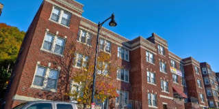Huge 1 Bed w/ Balcony - On the Green Line Gallery 1