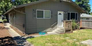 Cozy 2BD Duplex With Driveway Parking In Rose Village Neighborhood! Gallery 1