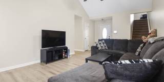 Pet Friendly Three Bedroom with Bonus! Gallery 4
