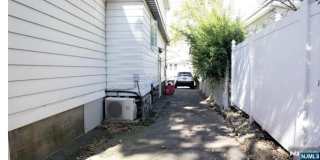524 Oregon Avenue Gallery 25