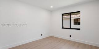 1543 SW 1st Ave Gallery 35
