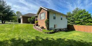 FULLY FURNISHED 4 BEDROOM, WALKOUT BASEMENT - SHORT TERM 6 MONTH RENTAL AVAILABLE IN OZARK! Gallery 5