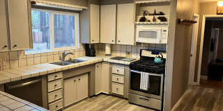 Furnished rental with large fenced back yard. Gallery 16