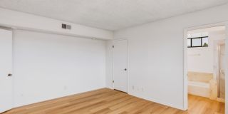 HUGE TOP FLOOR 2 BED 2 BATH IN PRIME SANTA MONICA! -FIREPLACE, BALCONY & GARAGE PARKING SPACE Gallery 27