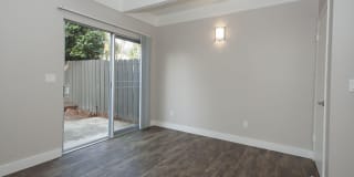 Monterey Townhouse Gallery 30