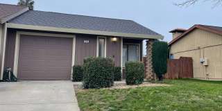 2 Bedroom Duplex for Rent with Garage Gallery 1