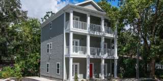 Beautiful 6 Bedroom House - Walk to UF & Sorority Row Gallery 1
