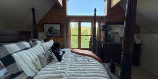 Charming Tahoe Donner Log Cabin with Hot Tub Gallery 8