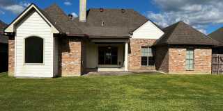 4 Bedroom, 3 Bathroom, Brick Home, Two Car Garage, Fireplace, High Ceilings, Granite Countertops, Fenced in Yard. Custom Built Home, Walkers Lake Subdivision , Triple-Split Floor Plan. Gallery 24