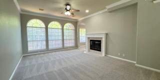 Bright home with big windows & open floorplan available in Circle C Ranch! Gallery 8