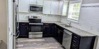 Frost Courtyard Apartments - Gallery 4