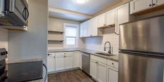 3 Bedroom / 2 Bath Home with Garage off 45th and Leavenworth! Gallery 11