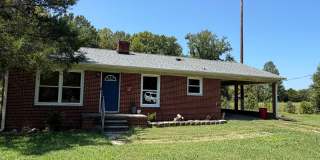 Country Living yet only 5 minutes to town Gallery 1