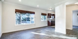 296 N Oakland Gallery 2