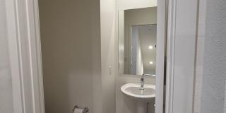 Smart, Modern 4-Bedroom Townhome Near Disneyland & Major Freeways Gallery 6