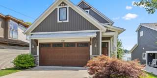 4 bed 3.5 bath Mid Term Rental on Silver Lake in Rockford Gallery 1