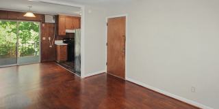 1 bedroom Condo in Cotswold Gallery 5