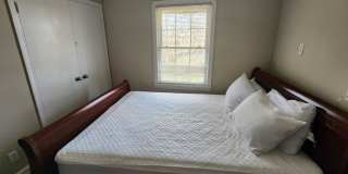 Room in 4 Bedroom Home at Edith Ave Gallery 31