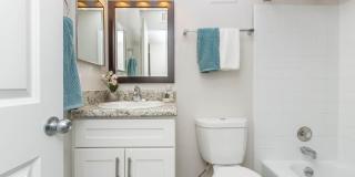 Nob Hill Apartments Gallery 28