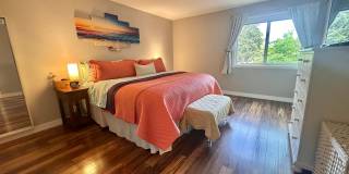 Rare Kirkland Condo on the Juanita Waterfront! Available August 1st, 2026! Gallery 6