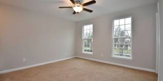 Gorgeous luxury 2BD/2.5BA M'boro townhome w/garage, washer/dryer, across from MTSU! Gallery 13