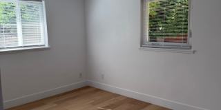 Fully Remodeled 3 Bedroom/ 2 Bathroom Duplex w/ Modern Finishes & Private Yard! Gallery 25