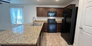 Cozy 2-Bedroom 2-Bathroom Townhouse in Gated Community! Gallery 6