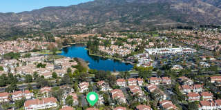 Updated & Furnished 3BR Townhome with Loft & Lake Access Gallery 5