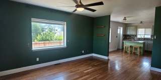 Comfortable 3-Bedroom, 2-Bath Lower Unit with Fully Fenced Yard in West Bremerton Gallery 3