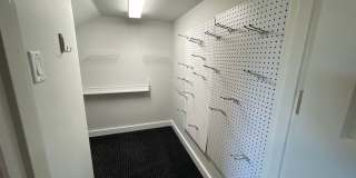 5 bedroom home with attached 3 car garage in Winchester Gallery 39