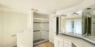 Spacious 5-Bedroom Home in Prime Location Gallery 17