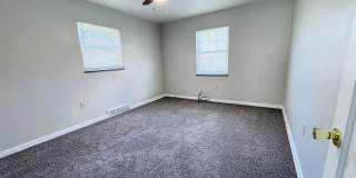 Beautiful Three Bedroom with Basement and Garage Gallery 13