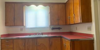 3 FREE City Blue Curb Passes- 3 Bed/1 Bath Home located close to Sunnyside and Downtown Campus- Available 5/20/2026 Gallery 7