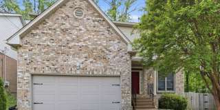 Nestled on a quiet cul-de-sac, this charming 3BR/2.5BA home offers an ideal Bellevue! Gallery 1