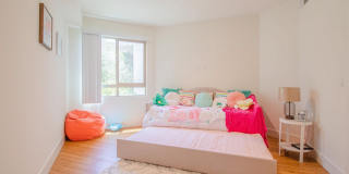 Woodley Sara Gallery 12