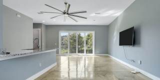 Modern Loft Near HCA & TMH With Lake Frontage Gallery 6