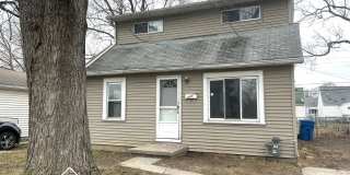 Stunning 3 bedroom / 1.5 bathroom house now available for rent! Gallery 1