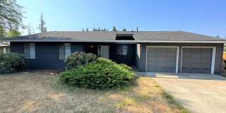 4716 SW Stoddard Drive ~ Fully Refreshed Single Level Home! Gallery 1