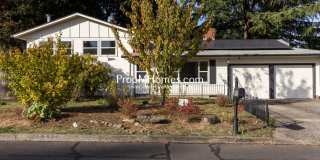 Lovely 3 Bedroom Gresham Home with Fireplace, Deck & Fenced Yard! Gallery 1